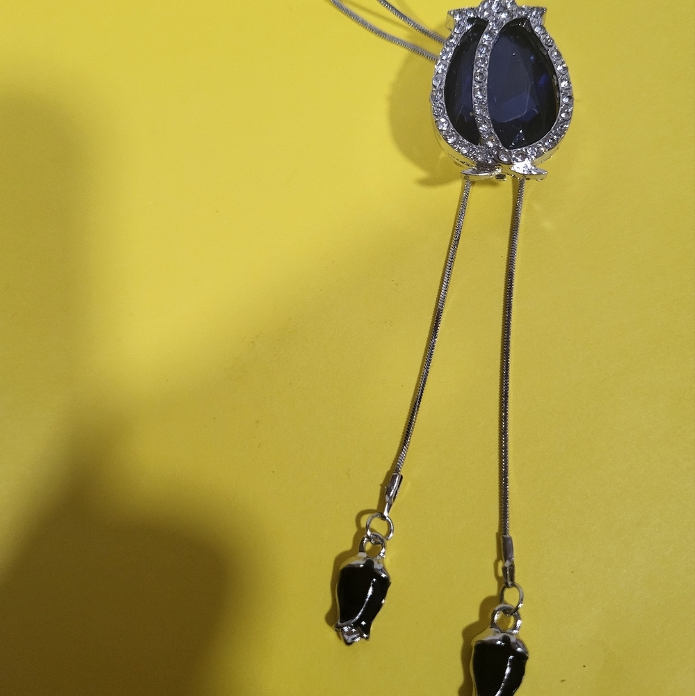 Elegant Silver Necklace with Blue Gemstone - Picture 2 of 4